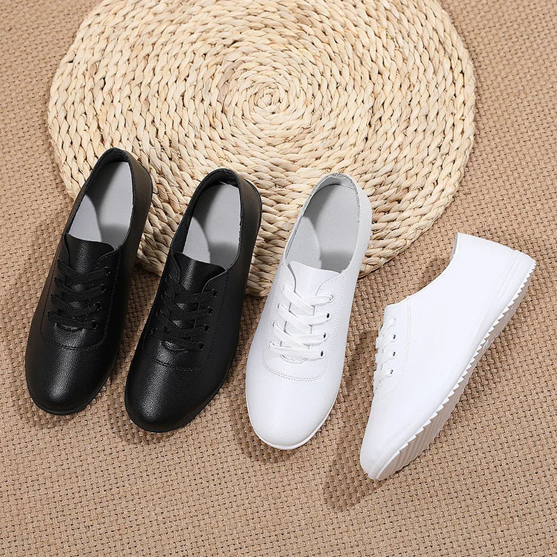 Black and White Small Leather Versatile Sports Shoes with Soft Sole