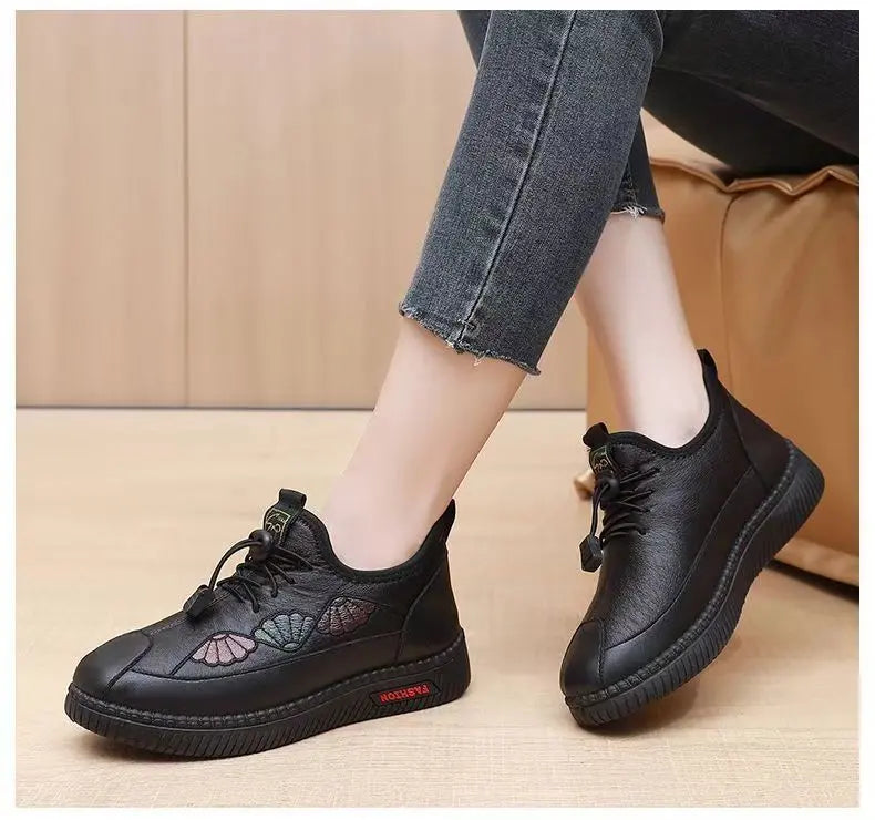 New Genuine Leather Soft Sole Sneakers for Autumn/Winter