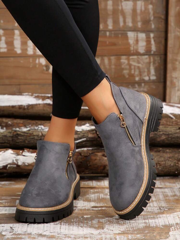 Women’s Classic Round-Toe Zippered Ankle Boots
