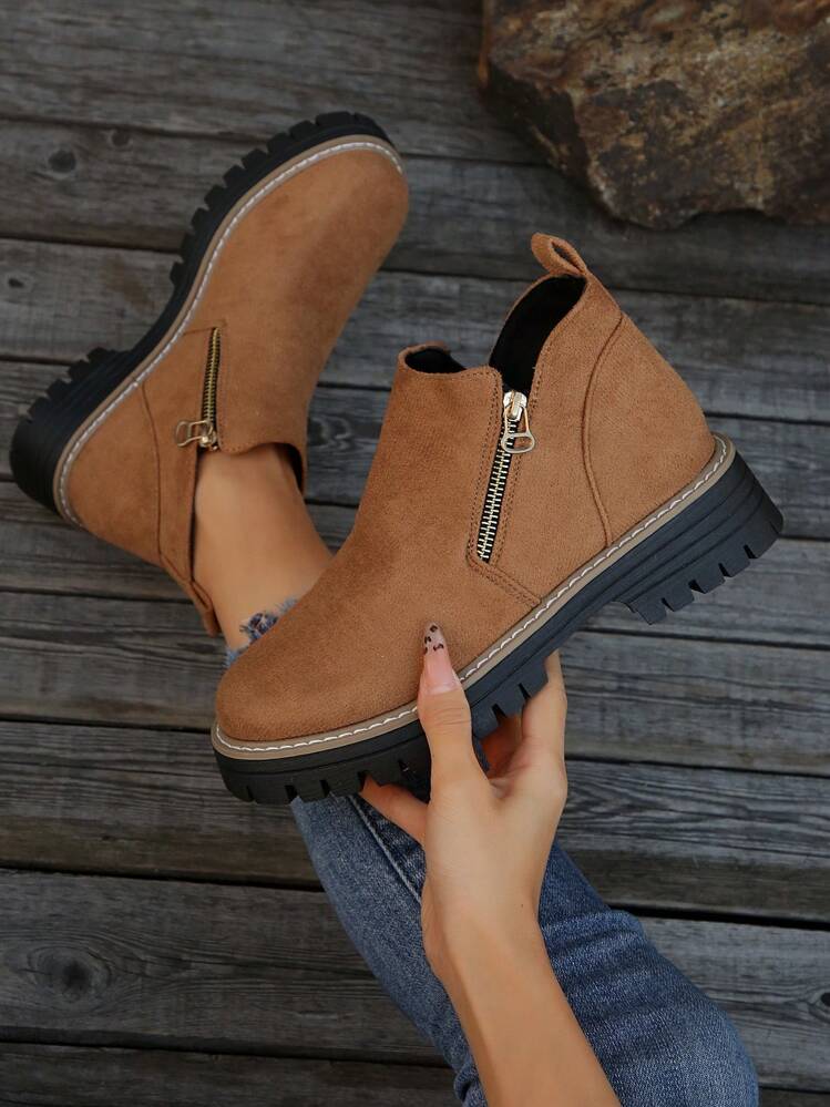 Women’s Classic Round-Toe Zippered Ankle Boots