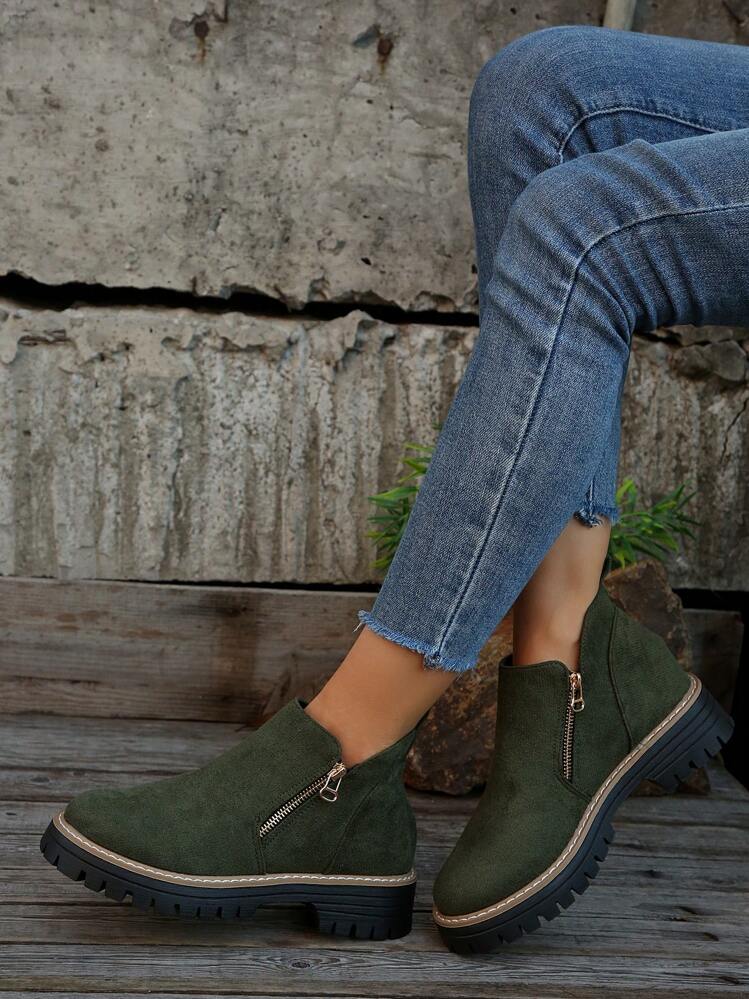 Women’s Classic Round-Toe Zippered Ankle Boots