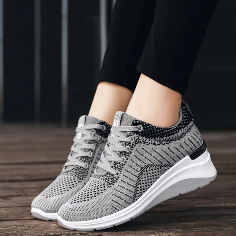 ULTRA-LIGHTWEIGHT WOMEN'S SPORTS SHOES