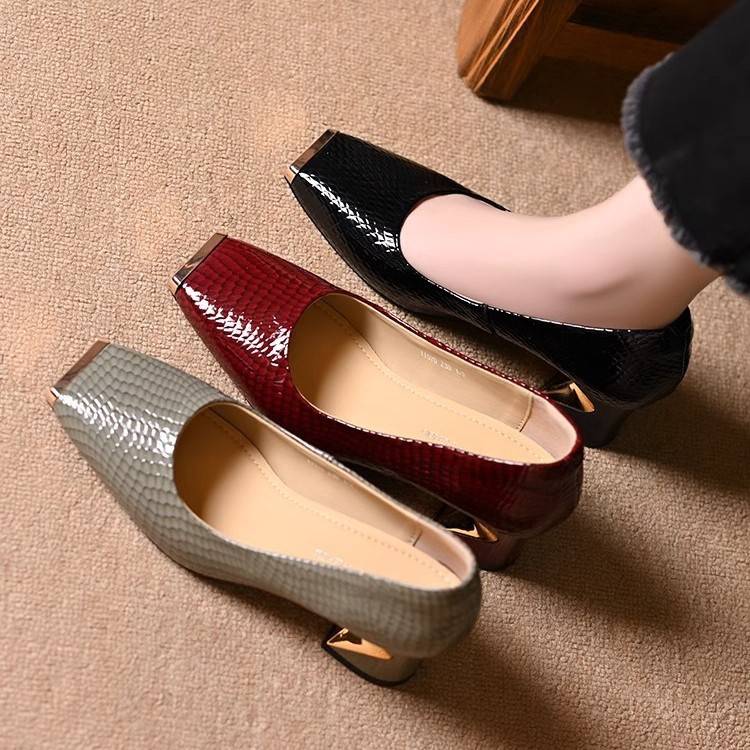 Women’s Textured Metallic Block-Heel Comfort Court Shoes