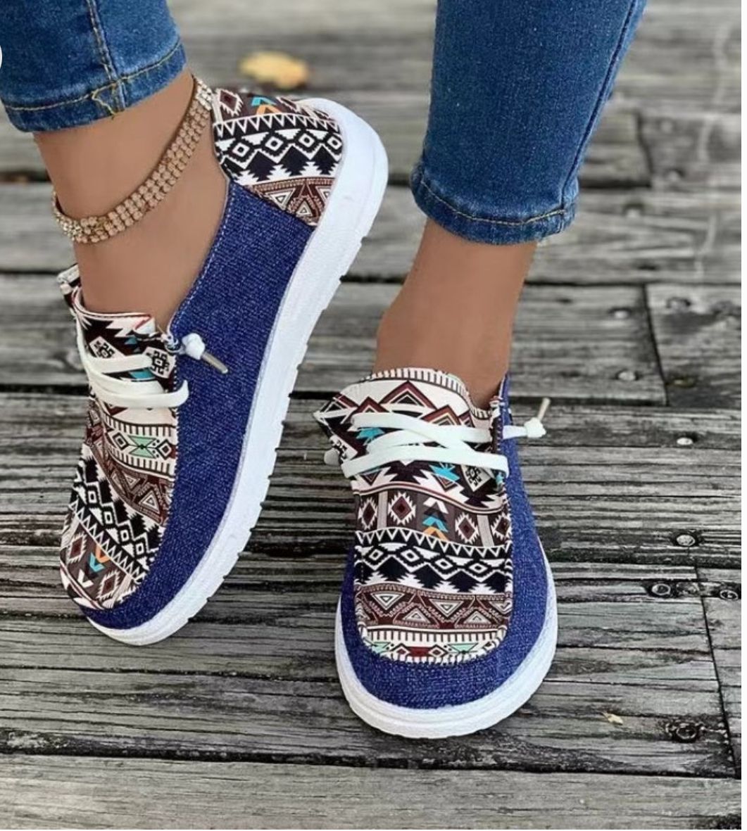Women's Casual Shoes with Ethnic Pattern in Canvas