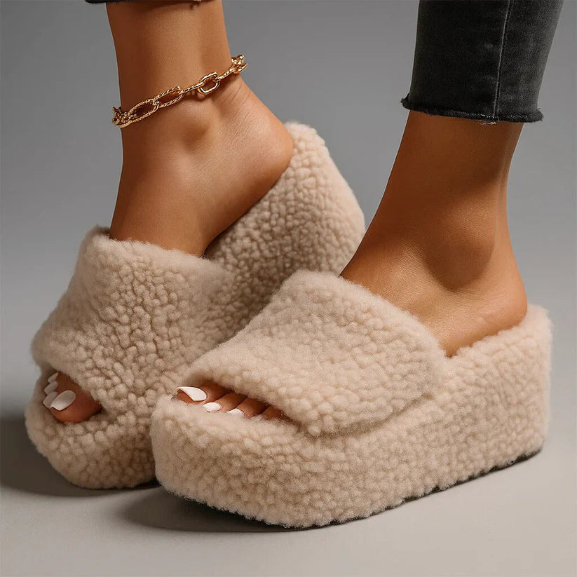 Women’s Plush Platform Fuzzy Slide Slippers