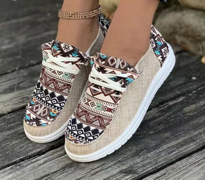 Women's Casual Shoes with Ethnic Pattern in Canvas