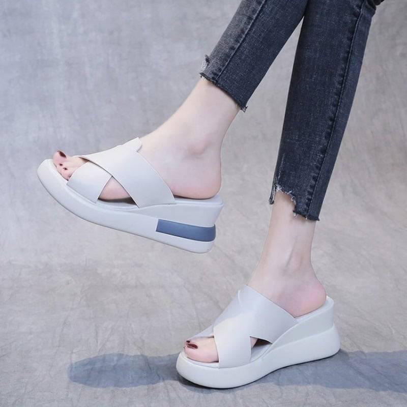 Casual women's shoes