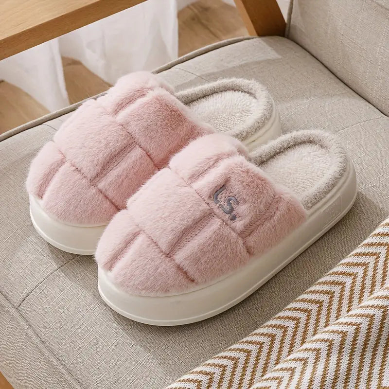 Warm and soft slippers for women in style