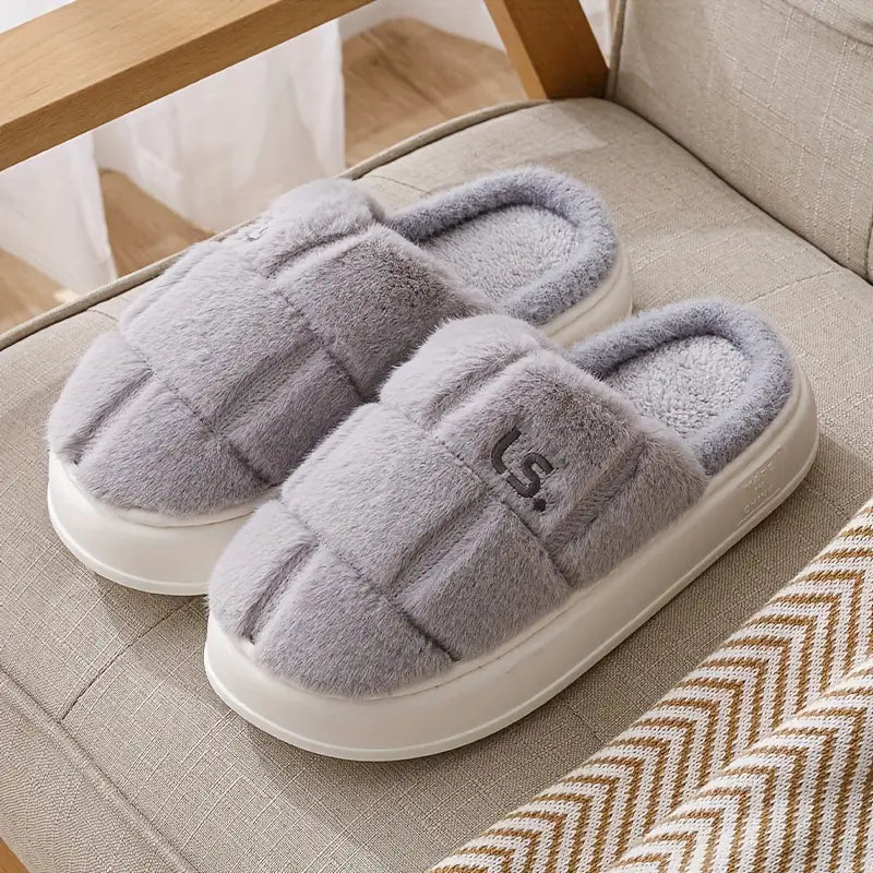 Warm and soft slippers for women in style