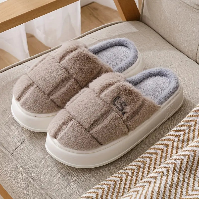 Warm and soft slippers for women in style