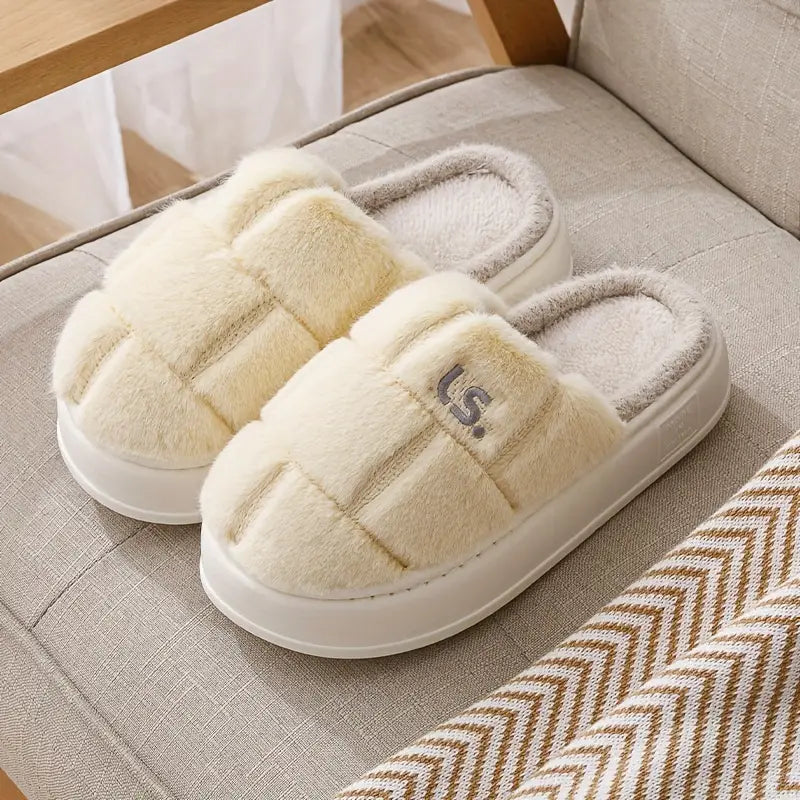 Warm and soft slippers for women in style