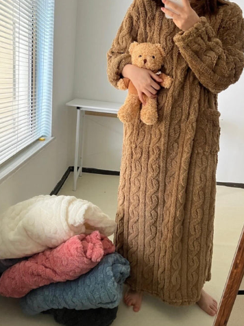 Women’s Coral Velvet Jacquard Nightgown with Pockets