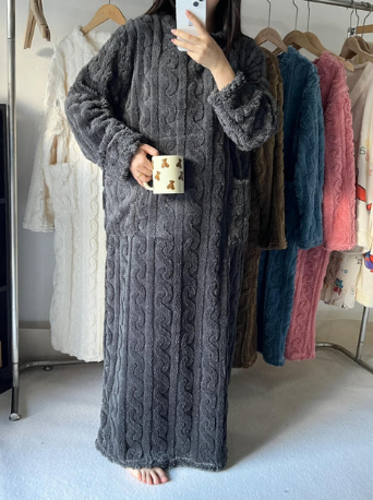 Women’s Coral Velvet Jacquard Nightgown with Pockets