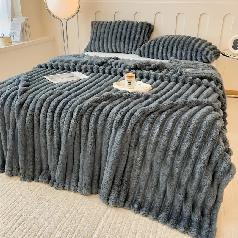 Luxurious Faux Rabbit Fur Throw Blanket - Soft, Warm & Cozy for All Seasons