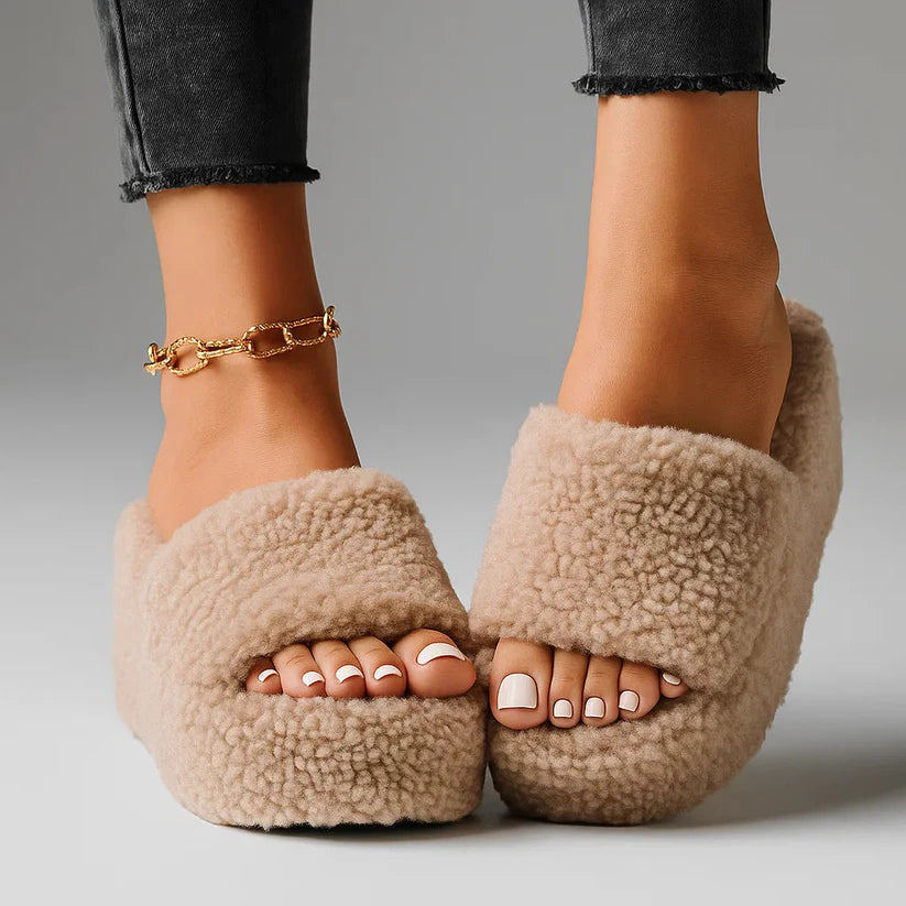 Women’s Plush Platform Fuzzy Slide Slippers