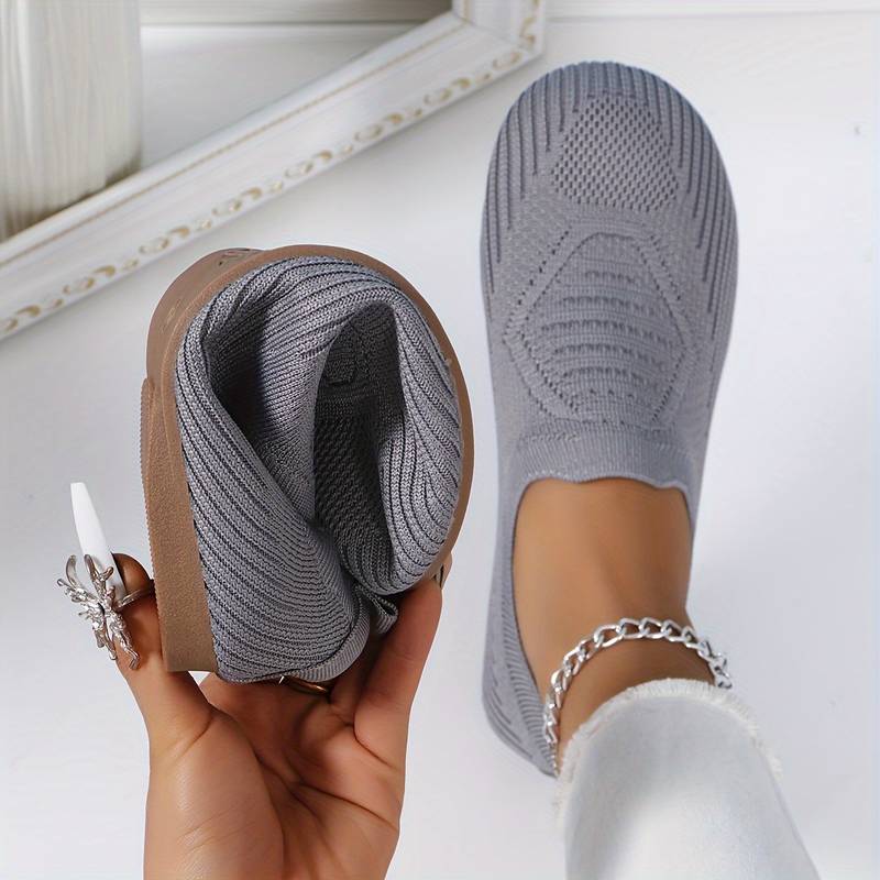 Women’s Woven Round-Toe Slip-On Flat Shoes