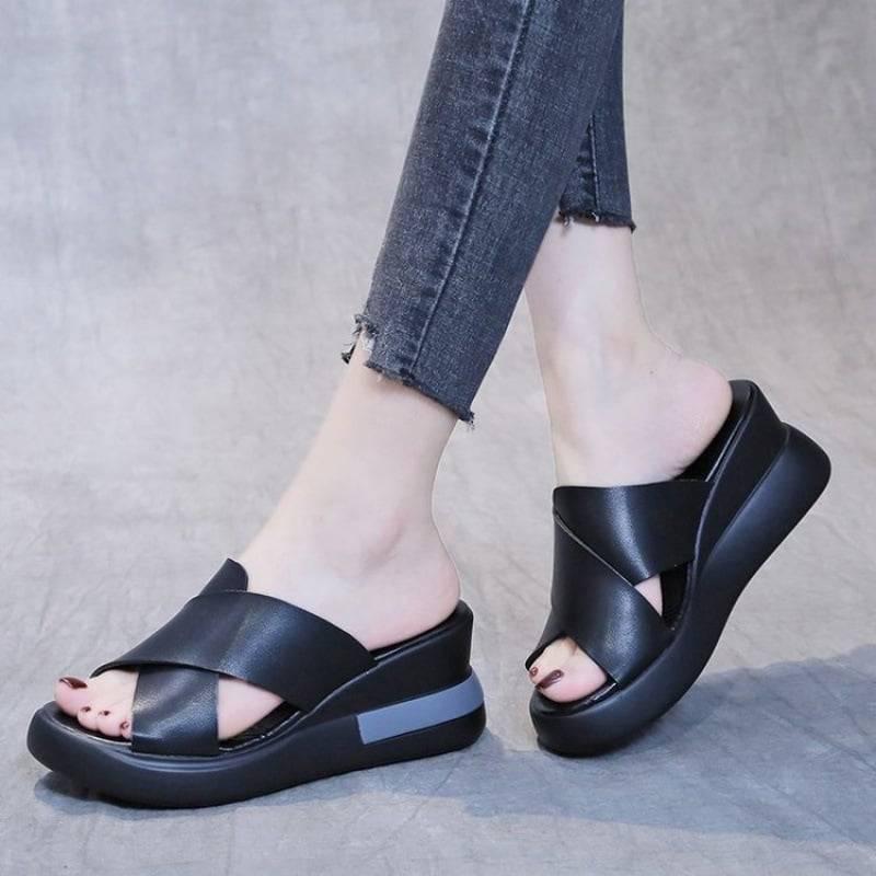 Casual women's shoes