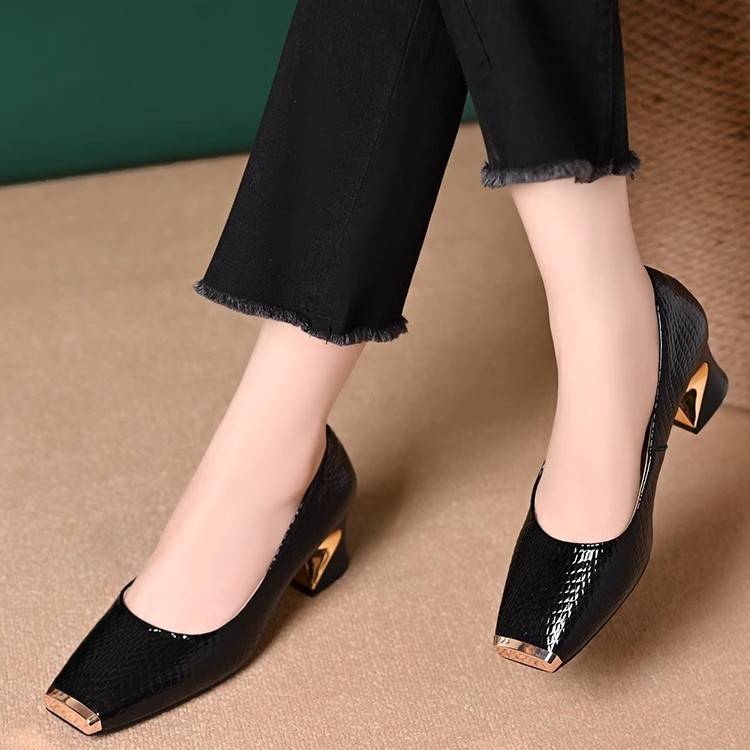 Women’s Textured Metallic Block-Heel Comfort Court Shoes