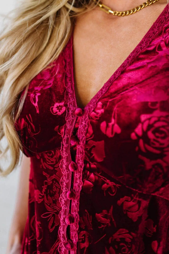 Women’s Embossed Velvet Button-Front Lace-Trim Maxi Dress