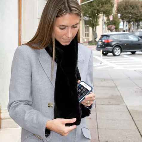 Women’s Hidden-Pocket Faux-Fur Pull-Through Scarf