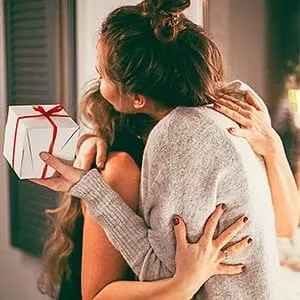 Boucles d'oreilles pendantes papillon à pompon et zircon