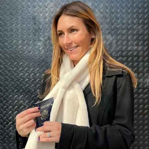 Women’s Hidden-Pocket Faux-Fur Pull-Through Scarf