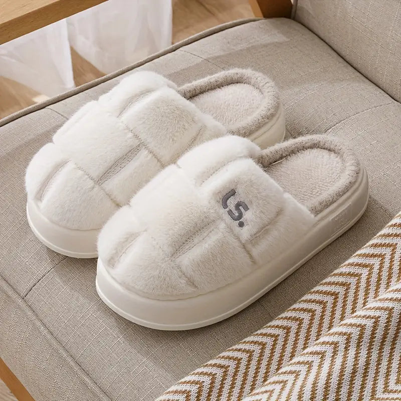 Warm and soft slippers for women in style