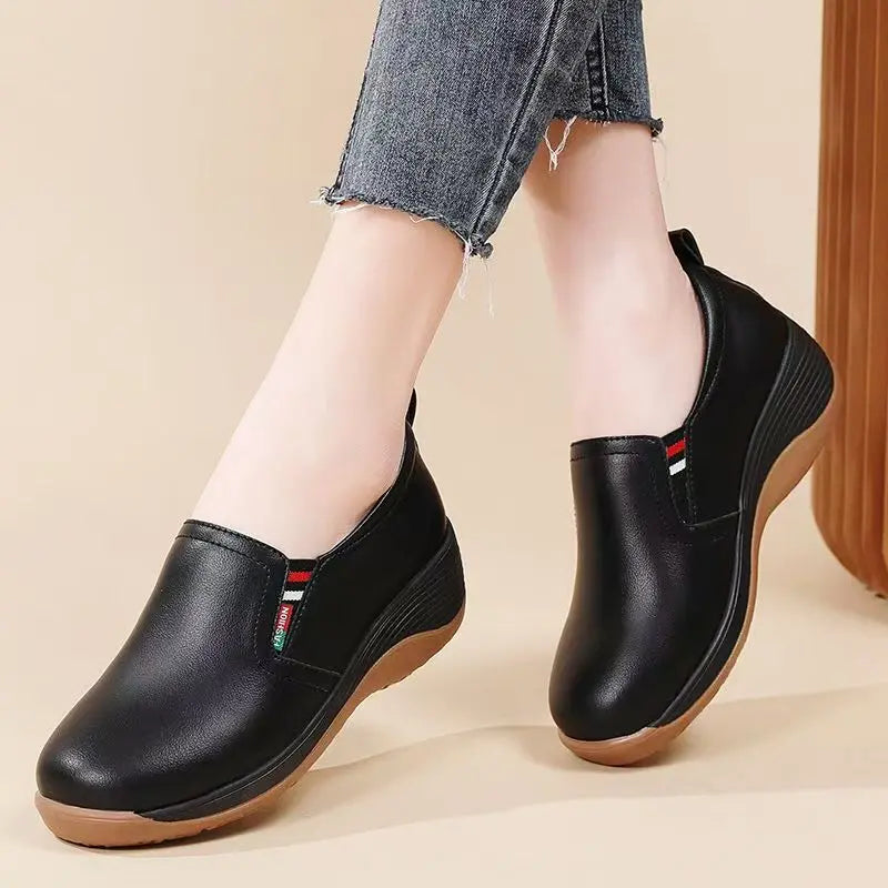 Women’s Fashion Thick Soles Leather Shoes