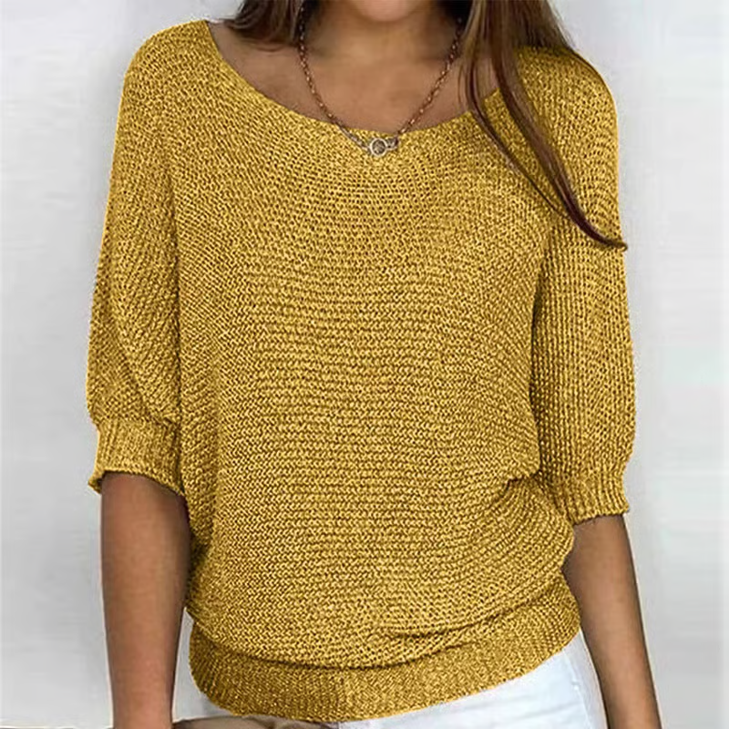 Solid colour sweater with a round neckline and 3/4 sleeves