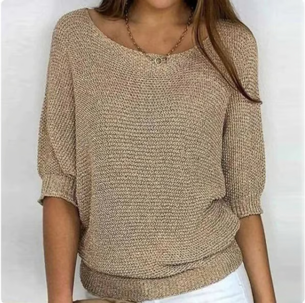 Solid colour sweater with a round neckline and 3/4 sleeves