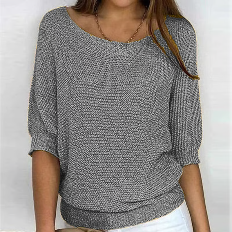 Solid colour sweater with a round neckline and 3/4 sleeves