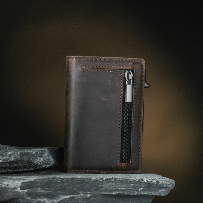 Men’s Slim Leather & Carbon Fibre Anti-Theft Wallet