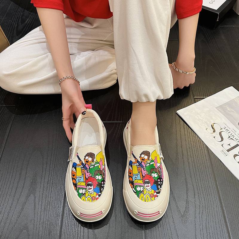 Thick-soled slip-on graffiti canvas casual shoes
